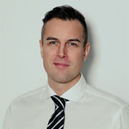 港股收盘(07.24) | 恒指上涨0.51% 医药、芯片股表现突出 黄金股全线走低