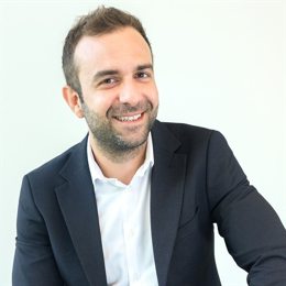 A股收评 | 三大指数再创年内新高！芯片产业链爆发 大金融板块强势