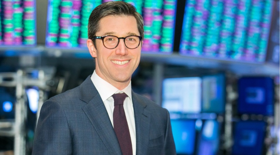 “后智能时代”的消费电子竞争开启!扎克伯格推动AI智能眼镜革命，向iPhone生态发起冲击