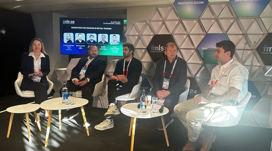 全国铁路暑运发送旅客破7亿人次