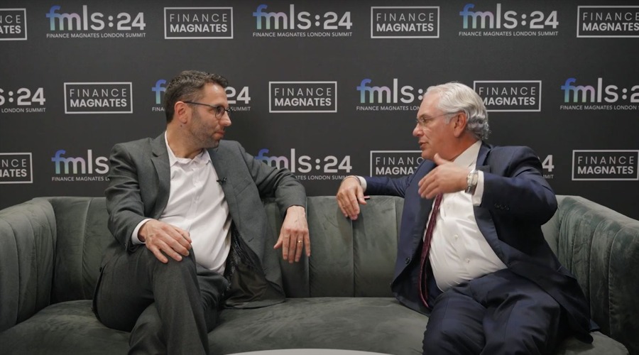 南方日报评论员：风雨无情人有情 关键时刻显担当